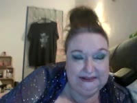 ik ben  een dame,echte MILF die dol is op aandacht en erop kickt als mannen op mijn lichaam geilen,met name jongemannen
die van rijpe vrouwen en zeker wel een mollige houd..Ik vind t dan ook echt heel spannend om een leuke chat met je aan te gaan,en sex ervaringen te delenuiteraard is t ook spannend met wat rijpere mannen,senioren benieuwd naar jullie verhalen,,,,wie weet kan ik daar nog iets van leren???ik ga NIET naakt voor cam,heb of een broekje of een bovenstukje/jurkje aanlaat immers wel wat te raden over terwijl,,,,hmmmm als je t verdient wel wat meer mag keuren van mijn rondingenBij een VIP sessie WIL IK N DILDO gebruiken als je er naar vraagt...NIET VERGETEN he???