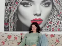 Hello ! I am Ingrid , 34 years old, a positive woman who love to make new friends , laugh , find new things about different cultures and to improve my english.