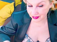 A hot woman who loves transgression on all its forms, a warm and passionate woman, if you want a friend, or a hot sexy mature on cam, I