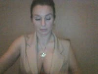 Hey ik ben Nina. Korte intro .. ik ben klein van stuk maar groots in presence, love it. Dominant op een speelse manier.ik hou van nieuwe uitdagingen! Oeh, ik voel de vibes al ..