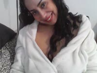 Brune pétillante qui aime la vie et ses plaisirs. la bonne humeur est mon moteur dans la vie . la séduction et les bons moments mon carburant. alors Messieurs, à vos clavier!