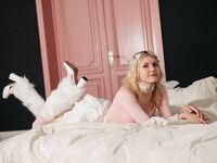 naked cam girl masturbating with dildo MilaKlark