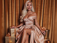 striptease cam CharlotteMavis