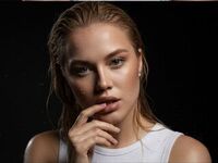 girl topless ValyMorgan