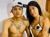 cam couple playing with sextoy AlessiaAndAxel