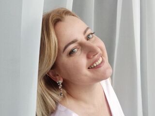 naked girl with webcam fingering pussy AlexaDeneuve
