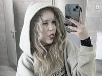 nude camgirl photo AlicaUwu