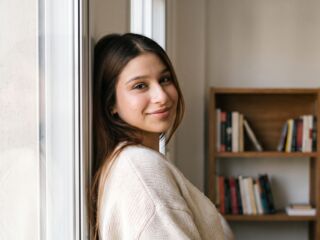 naughty camgirl masturbating with vibrator AlysaGagliano
