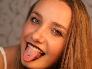 camslut spreading pussy BelleCox