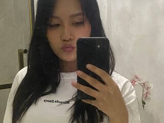 camslut showing tits BerniceMaguire