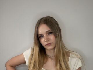 cam girl masturbating with vibrator CandiMalott