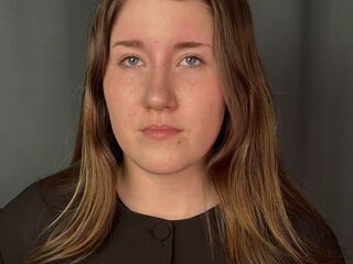 naked girl with webcam masturbating with sextoy CaylinGarczynski