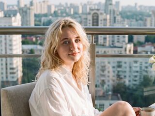 topless cam girl CindieColt