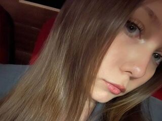 camslut naked CleliaGuynup