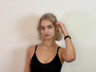 cam girl masturbating with dildo CleoHarringtons