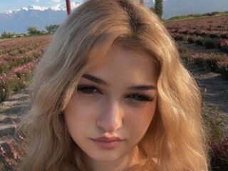 topless cam girl CloudyFox