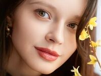 naked camgirl masturbating with vibrator CrystleZaritsky