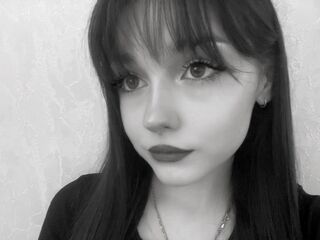 nude webcam girl pic EvelynnCaillouet