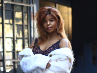 cam girl playing with sextoy FifiCaramel