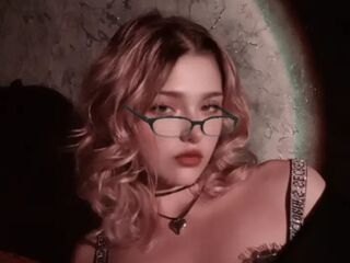 camslut topless GlynisLathon