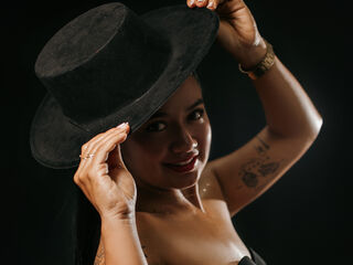 camgirl showing tits HeidyRouss