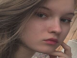 topless cam girl InocenciaFarrare