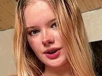 girl showing pussy JeannettaCeraos