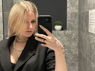 hot cam girl fingering pussy JenaeMcquillen