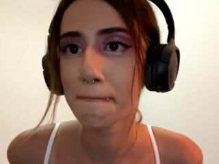 hot cam girl masturbating with dildo JulySapphire
