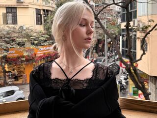 naked camgirl masturbating with dildo KamValentine