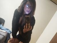 cam girl playing with vibrator KarmicQzar