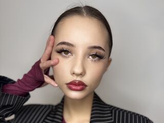 naked camgirl masturbating with vibrator KileyConstantin