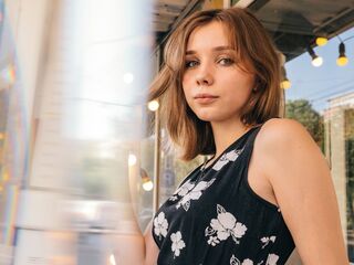 shaved pussy web cam KristinaAmila