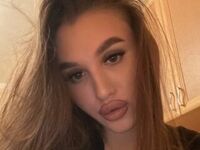 masturbating webcam girl KyraVictorine