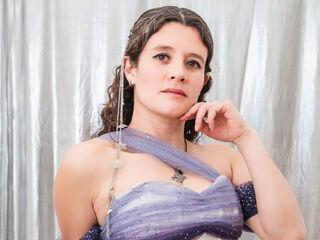 hot cam girl fingering shaved pussy LiaSannin