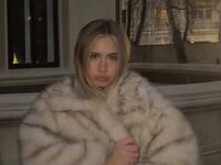 naked camgirl masturbating with vibrator LilliaFowler