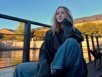 topless webcam girl LillyStill