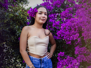 topless webcamgirl MailyCambell