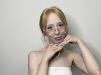 naughty cam girl masturbating MaisieCherrin
