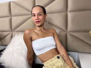 camslut topless MartinaAlba
