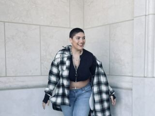 camgirl showing tits MercedesGreen