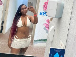 naked girl with webcam masturbating with vibrator MishelDaza