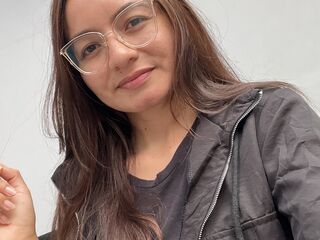 cam girl playing with sextoy NyssaraLasso