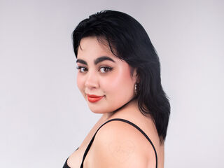 camgirl masturbating with vibrator RoxanaElegance