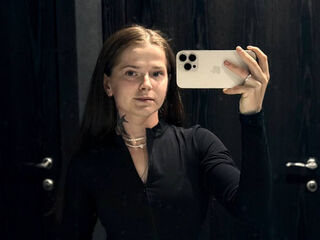 fingering cam slut SilvaNayee