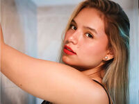 camgirl playing with vibrator SusieJohns