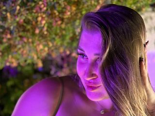 naughty cam girl fingering pussy TarahZullo
